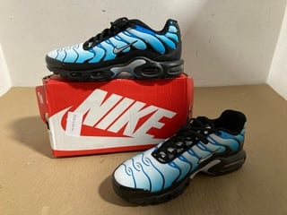 NIKE MENS AIR MAX PLUS TRAINERS IN BLACK/SILVER/MOON BLUE UK SIZE 11: LOCATION - B2