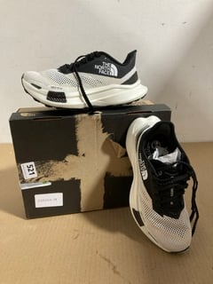 THE NORTH FACE WOMENS TRAINERS IN WHITE DUNE/BLACK UK SIZE 3.5: LOCATION - B2