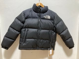 THE NORTH FACE TEEN 1996 RETRO NUPTSE PUFFER JACKET IN BLACK UK SIZE M: LOCATION - B3