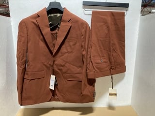 PATRIC GRANT CORKSEERS TROUSERS IN RUST UK SIZE 36R TO INCLUDE BERKLY SEERSUCKER SUIT JACKET IN RUST UK SIZE 40 COMBINED RRP £ 419: LOCATION - B3