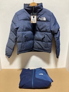 THE NORTH FACE MENS LIGHTWEIGHT JACKET IN NAVY UK SIZE L TO INCLUDE THE NORTH FACE WOMENS REVERSIBLE NUPTSE PUFFER JACKET IN DENIM BLUE/BLACK UK SIZE S: LOCATION - B3