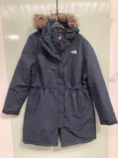 THE NORTH FACE WOMENS LONG LENGTH PARKA COAT IN NAVY - SIZE UK XXL: LOCATION - B9