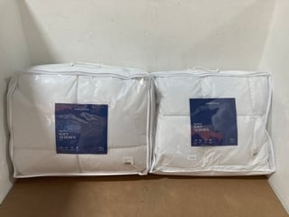 2 X SOAK & SLEEP ESSENTIAL SOFT AS DOWN 4.5 & 13.5 TOG SINGLE DUVETS - COMBINED RRP £130: LOCATION - B15