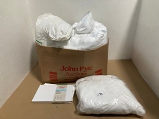 QTY OF ASSORTED JOHN LEWIS & PARTNERS BEDDING ITEMS TO INCLUDE PAIR OF CRISP & FRESH EGYPTIAN COTTON STANDARD PILLOWCASES IN WHITE: LOCATION - C16