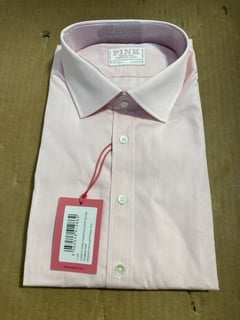 PINK MENS CLASSIC FIT FORMAL RAMSES POPLIN SHIRT IN PALE PINK - SIZE UK 17.5 INCH: LOCATION - C14