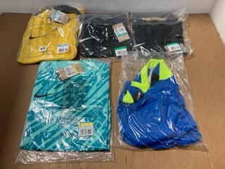 5 X ASSORTED MENS NIKE CLOTHING IN VARIOUS SIZES TO INCLUDE NIKE DRI-FIT ACADEMY PRO 24 DRILL TOP IN YELLOW - SIZE UK MEDIUM: LOCATION - C14