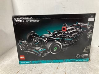 LEGO MERCEDES PETRONAS F1 CAR SET: LOCATION - WA3