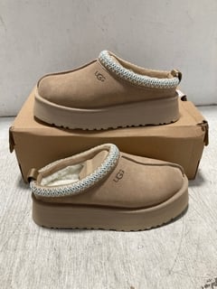 UGG WOMENS TAZZ SLIPPERS IN SAND - SIZE UK 5 - RRP £105: LOCATION - C10