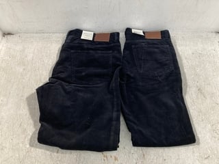 2 X GANT REGULAR CORD JEANS IN EVENING BLUE - UK 32/32-40/32: LOCATION - C8