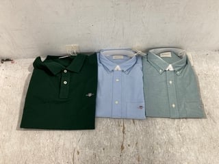 2 X GANT REG OXFORD SHIRTS IN DEEP FOREST GREEN & LIGHT BLUE - SIZE UK M & L TO ALSO INCLUDE GANT REG SHIELD PIQUE POLO TOP IN TARTAN GREEN - SIZE UK XL: LOCATION - C8