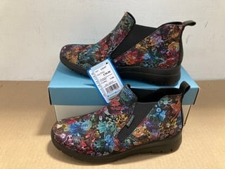 FLY FLOT WOMENS FLORAL SLIP ON BOOTS IN MULTI - UK 6: LOCATION - C6