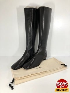 BY FAR WOMEN'S EDIE LEATHER KNEE HIGH BOOTS IN BLACK - UK 5 - RRP £510: LOCATION - LUX