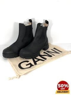 GANNI WOMEN'S RECYCLED RUBBER/FUR LINED CHELSEA BOOTS IN BLACK - UK 4 - RRP £215: LOCATION - LUX