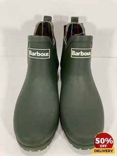 BARBOUR WOMEN'S WILTON CHELSEA WELLIES IN OLIVE - UK 6 - RRP £54.95: LOCATION - LUX