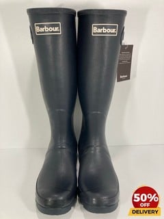 BARBOUR MEN'S BEDE CLASSIC WELLIES IN NAVY - UK 7 - RRP £69.95: LOCATION - LUX