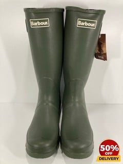 BARBOUR MEN'S BEDE CLASSIC WELLIES IN OLIVE - UK 11 - RRP £69.95: LOCATION - LUX