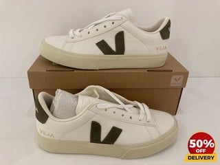 VEJA WOMEN'S CAMPO CHROME FREE LEATHER TRAINERS IN EXTRA WHITE/KHAKI - UK 5 - RRP £125: LOCATION - LUX