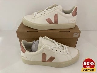 VEJA WOMEN'S CAMPO CHROME FREE LEATHER TRAINERS IN EXTRA WHITE/NACRE - UK 7/EU 40 - RRP £140: LOCATION - LUX