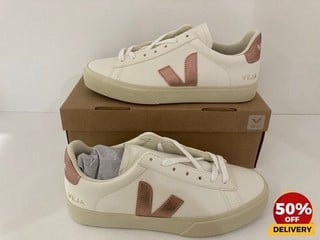 VEJA WOMEN'S CAMPO CHROME FREE LEATHER TRAINERS IN EXTRA WHITE/NACRE - UK 7/EU 40 - RRP £140: LOCATION - LUX