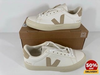 VEJA WOMEN'S CAMPO CHROME FREE LEATHER TRAINERS IN EXTRA WHITE/ALMOND - UK 5 - RRP £130: LOCATION - LUX