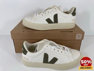 VEJA WOMEN'S CAMPO CHROME FREE LEATHER TRAINERS IN EXTRA WHITE/KHAKI - UK 2 - RRP £140: LOCATION - LUX