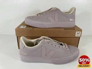 VEJA WOMEN'S CAMPO CHROME FREE LEATHER TRAINERS IN FULL PARME - UK 5 - RRP £140: LOCATION - LUX