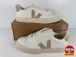 VEJA WOMEN'S CAMPO CHROME FREE LEATHER TRAINERS IN EXTRA WHITE/ALMOND - UK 5 - RRP £130: LOCATION - LUX