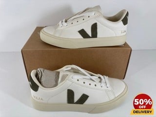 VEJA WOMEN'S CAMPO CHROME FREE LEATHER TRAINERS IN EXTRA WHITE/KHAKI - UK 4 - RRP £125: LOCATION - LUX