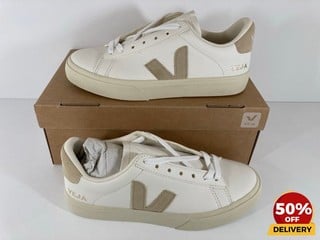 VEJA WOMEN'S CAMPO CHROME FREE LEATHER TRAINERS IN EXTRA WHITE/ALMOND - UK 5 - RRP £130: LOCATION - LUX