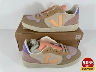 VEJA WOMEN'S V-10 SUEDE TRAINERS IN MULTICO PEACH - UK 5 - RRP £150: LOCATION - LUX