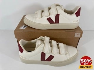 VEJA WOMEN'S RECIFE CHROME FREE LEATHER VELCRO TRAINERS IN EXTRA WHITE/MARSALA - UK 6 - RRP £150: LOCATION - LUX