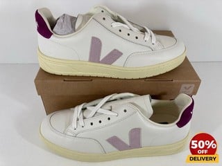 VEJA WOMEN'S V-12 LEATHER TRAINERS IN EXTRA WHITE/PARME MAGENTA - UK 7 - RRP £150: LOCATION - LUX