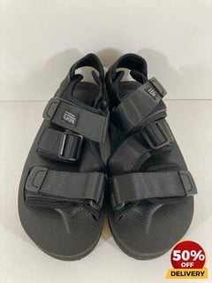 SUICOKE WOMEN'S KISEE-VPO FLATFORM SANDALS IN BLACK - UK 4 - RRP £182: LOCATION - LUX