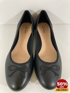 CLARKS WOMEN'S COUTURE LEATHER BALLET FLATS IN BLACK - UK 7 - RRP £45: LOCATION - LUX