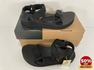 TEVA WOMEN'S MIDFORM UNIVERSAL SANDALS IN BLACK - UK 4 - RRP £55: LOCATION - LUX