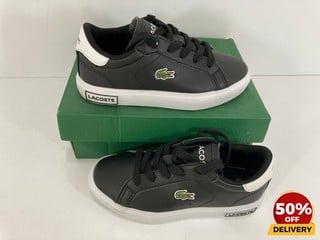 LACOSTE KIDS' POWERCOURT TRAINERS IN BLACK - UK 10 KIDS - RRP £45: LOCATION - LUX