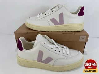 VEJA WOMEN'S V-12 LEATHER TRAINERS IN EXTRA WHITE/PARME MAGENTA - UK 4 - RRP £150: LOCATION - LUX