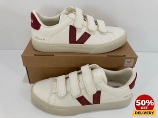 VEJA WOMEN'S RECIFE CHROME FREE LEATHER VELCRO TRAINERS IN EXTRA WHITE/MARSALA - UK 7 - RRP £150: LOCATION - LUX