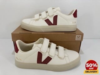 VEJA WOMEN'S RECIFE CHROME FREE LEATHER VELCRO TRAINERS IN EXTRA WHITE/MARSALA - UK 6 - RRP £150: LOCATION - LUX