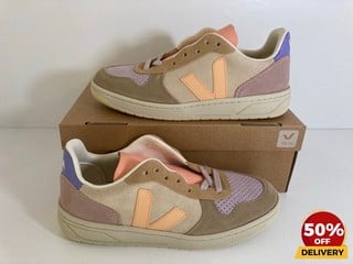 VEJA WOMEN'S V-10 SUEDE TRAINERS IN MULTICO PEACH - UK 5 - RRP £150: LOCATION - LUX