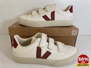 VEJA WOMEN'S RECIFE CHROME FREE LEATHER VELCRO TRAINERS IN EXTRA WHITE/MARSALA - UK 6 - RRP £150: LOCATION - LUX