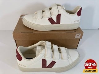 VEJA WOMEN'S RECIFE CHROME FREE LEATHER VELCRO TRAINERS IN EXTRA WHITE/MARSALA - UK 6 - RRP £150: LOCATION - LUX