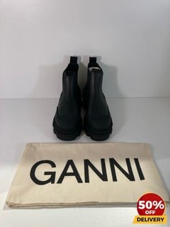 GANNI WOMEN'S LEATHER CHELSEA BOOTS IN BLACK - UK 3 - RRP £345: LOCATION - LUX