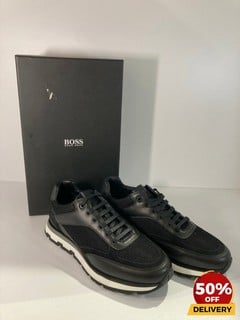 BOSS MEN'S ARIGON RUNNING STYLE TRAINERS IN BLACK - UK 8 - RRP £199: LOCATION - LUX