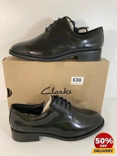 CLARKS WOMEN'S RIA LEATHER DERBY SHOES IN BLACK - UK 5 - RRP £95: LOCATION - LUX