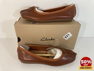 CLARKS WOMEN'S FRECKLE ICE LEATHER BALLET FLATS IN DARK TAN - UK 3 - RRP £55: LOCATION - LUX