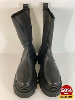 ALOHAS WOMEN'S ALL ROUNDER LEATHER MID CALF CHELSEA BOOTS IN BLACK - UK 7.5 - RRP £180: LOCATION - LUX