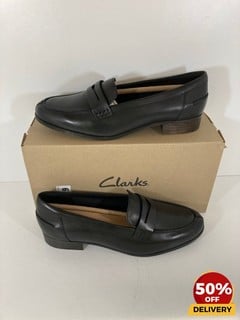 CLARKS WOMEN'S HAMBLE LEATHER LOAFERS IN BLACK - UK 8 - RRP £65: LOCATION - LUX