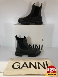 GANNI WOMEN'S RECYCLED RUBBER BOOTS IN BLACK - UK 7 - RRP £215: LOCATION - LUX