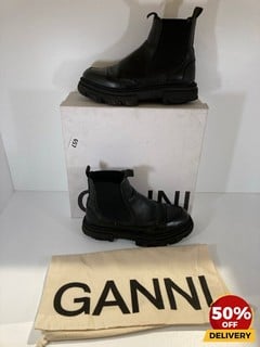 GANNI WOMEN'S LEATHER CHELSEA BOOTS IN BLACK - UK 8 - RRP £345: LOCATION - LUX